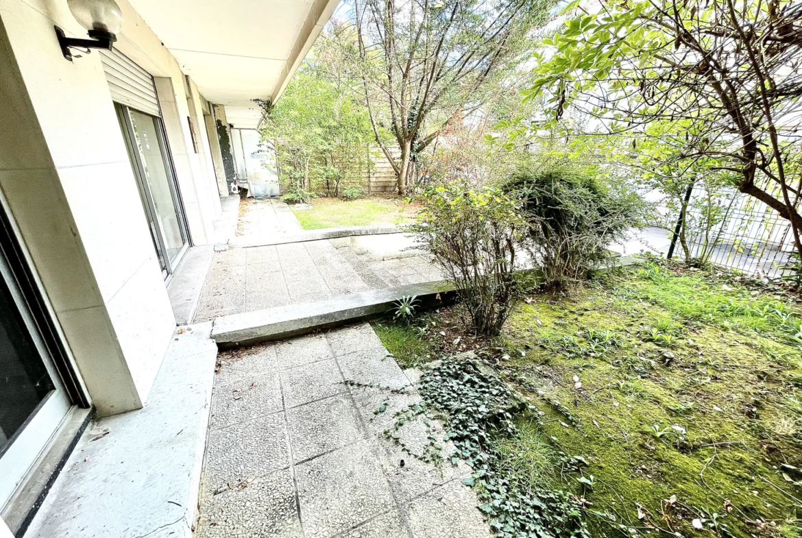 Bureau 3 pièces avec jardin privatif à Boissy-Saint-Léger 