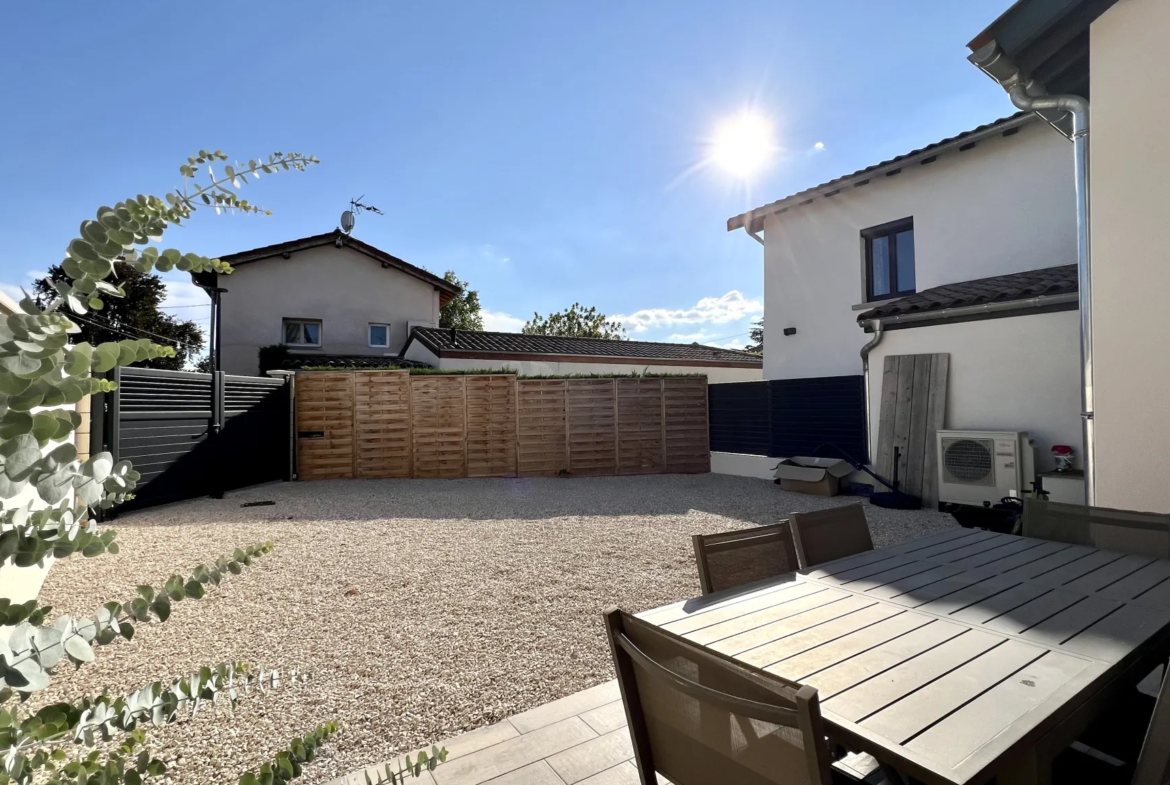 Maison Mitoyenne Rénovée à Messimy-sur-Saône - 87m2 