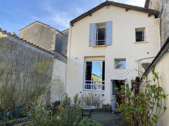 Maison de ville à Bazas avec 3 chambres et cour extérieure