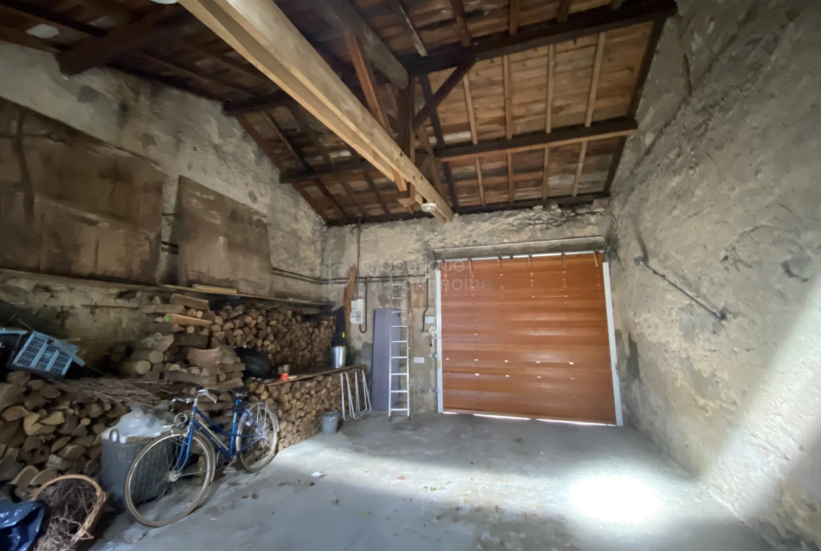 Maison de ville à Bazas avec 3 chambres et cour extérieure 