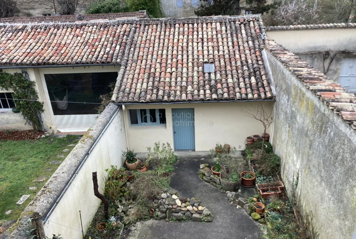 Maison de ville à Bazas avec 3 chambres et cour extérieure 