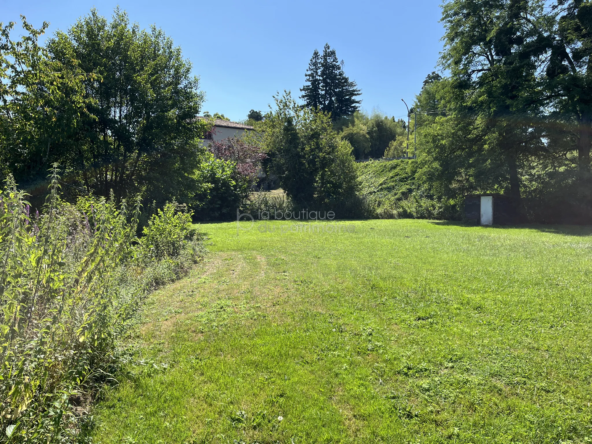 Terrain constructible de 2 635 m2 à Bazas