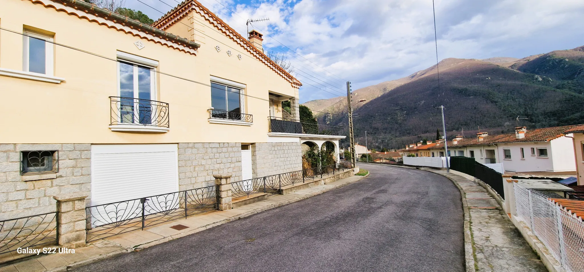 Maison à Arles-sur-Tech avec terrasse, jardin, annexe, garage et vue dominante 