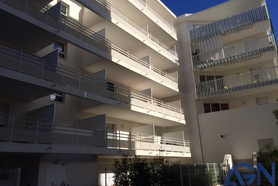 Vente : Grand studio de 27,7m2 avec garage - Quartier Près d'Arènes à Montpellier 