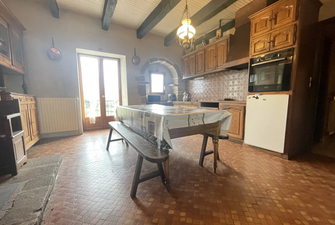 Maison en pierre à Cros-de Montvert avec vue sur la vallée 