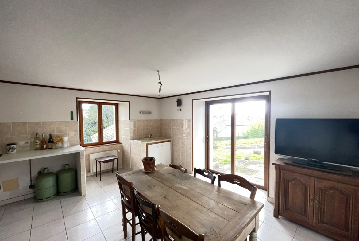 Maison en pierre à Cros-de Montvert avec vue sur la vallée 