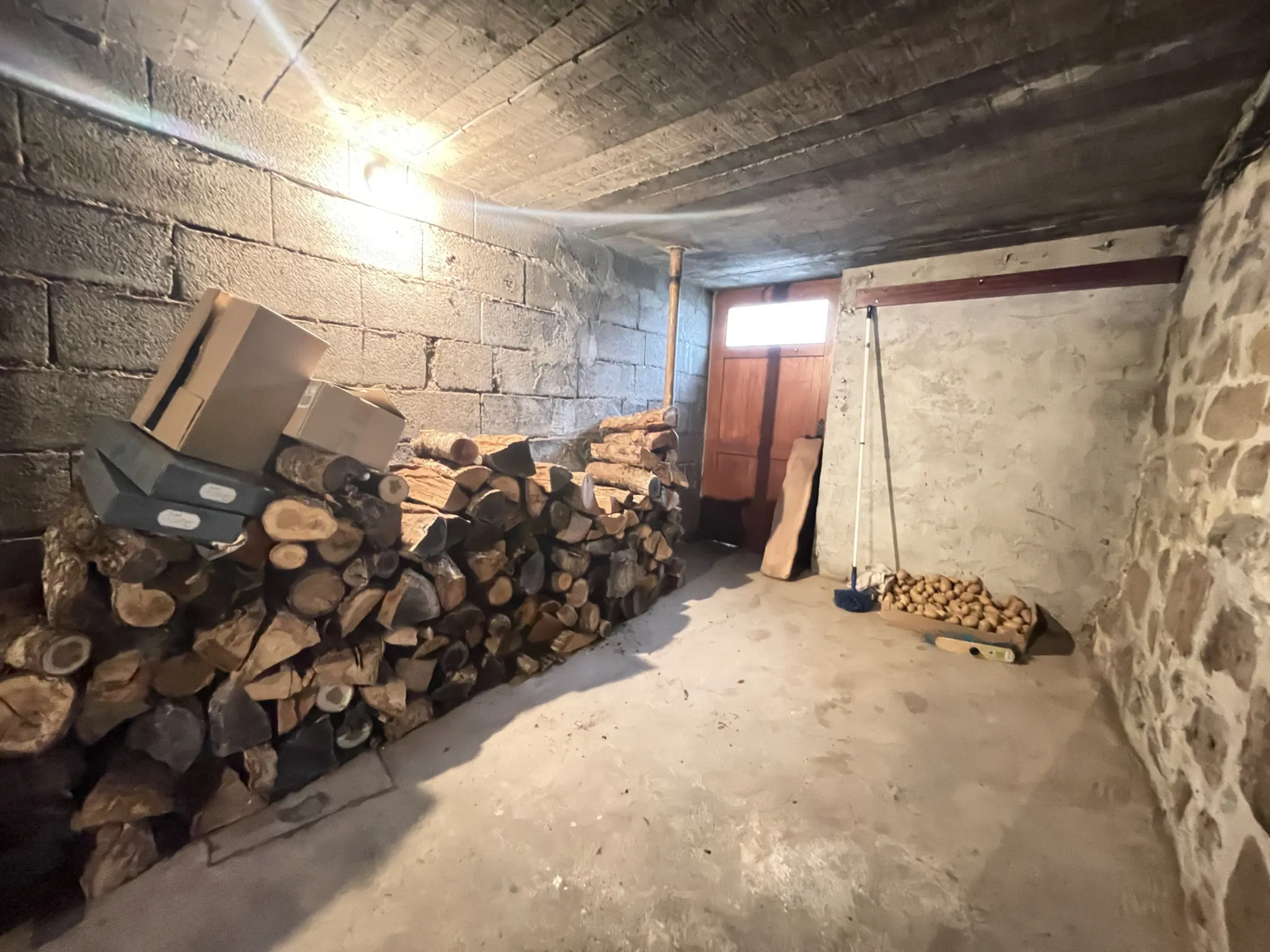 Maison en pierre à Cros-de Montvert avec vue sur la vallée 