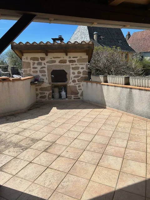 Maison en pierre à Cros-de Montvert avec vue sur la vallée 