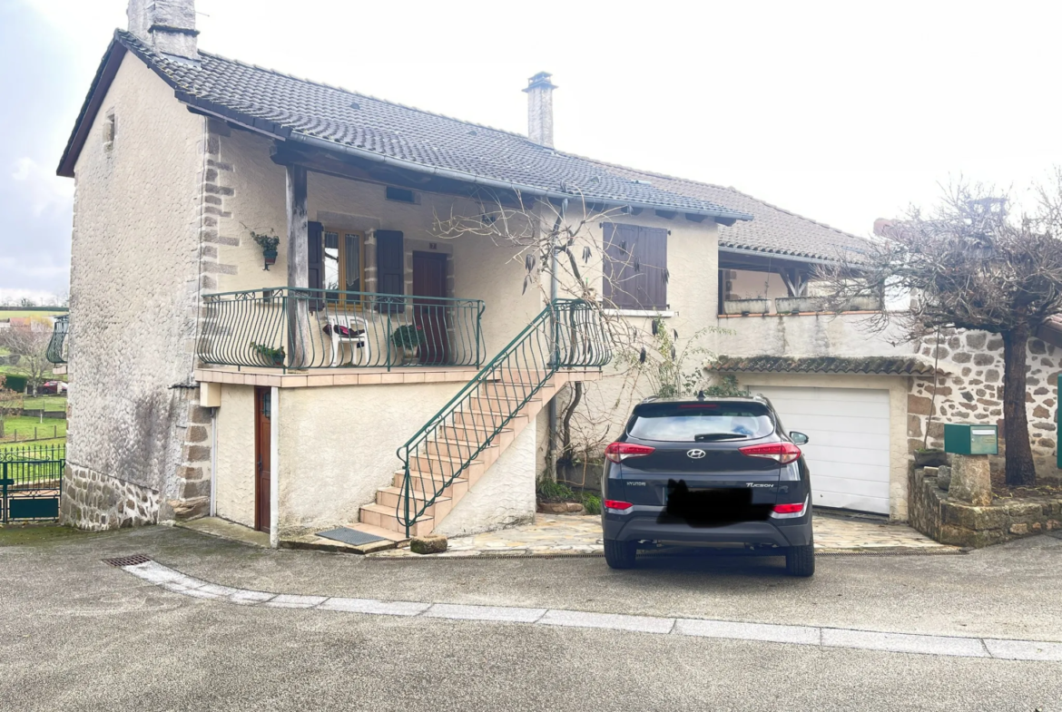 Maison en pierre à Cros-de Montvert avec vue sur la vallée 