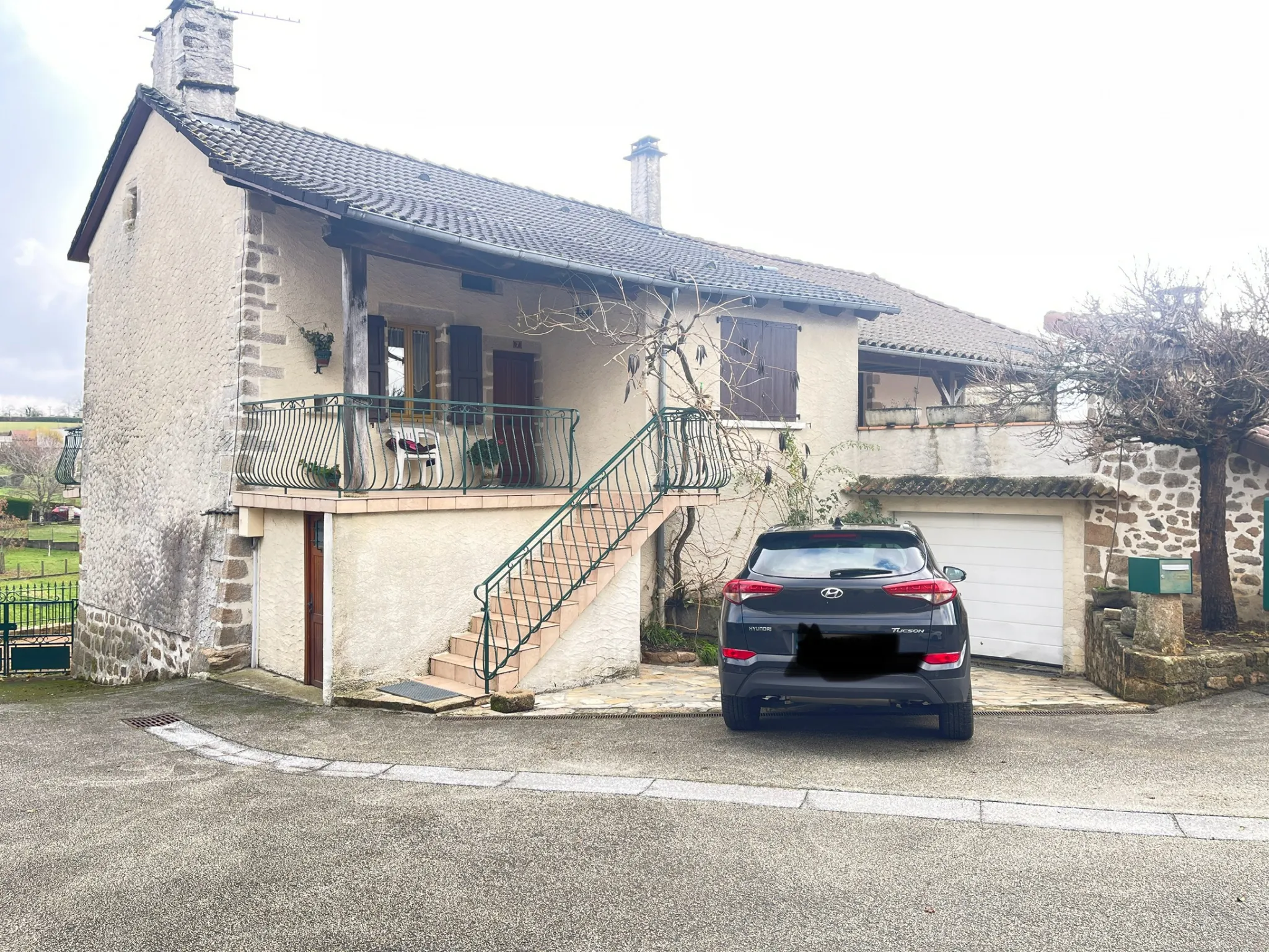 Maison en pierre à Cros-de Montvert avec vue sur la vallée 