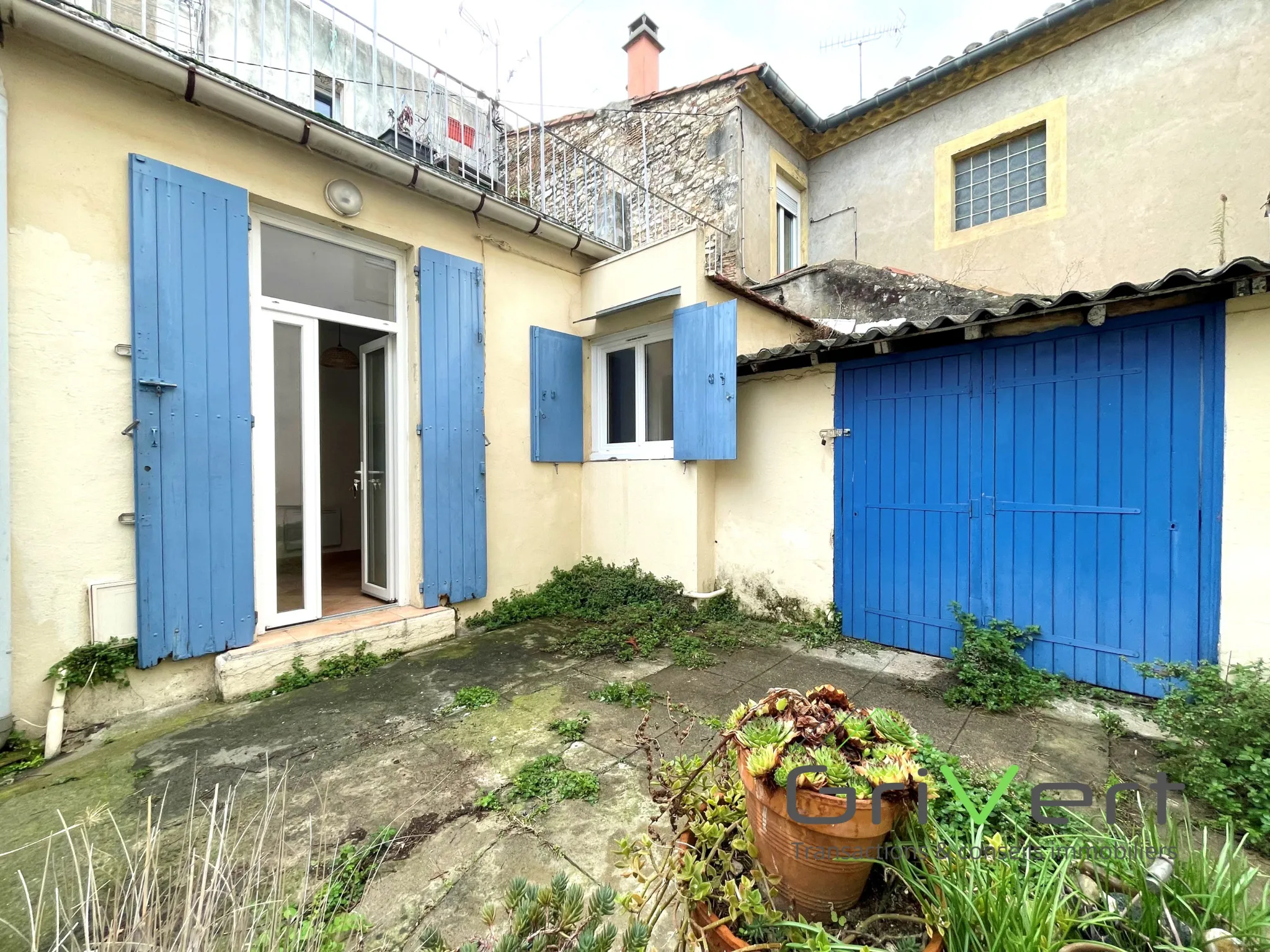 Maison de ville T2 à Nimes avec terrasse 