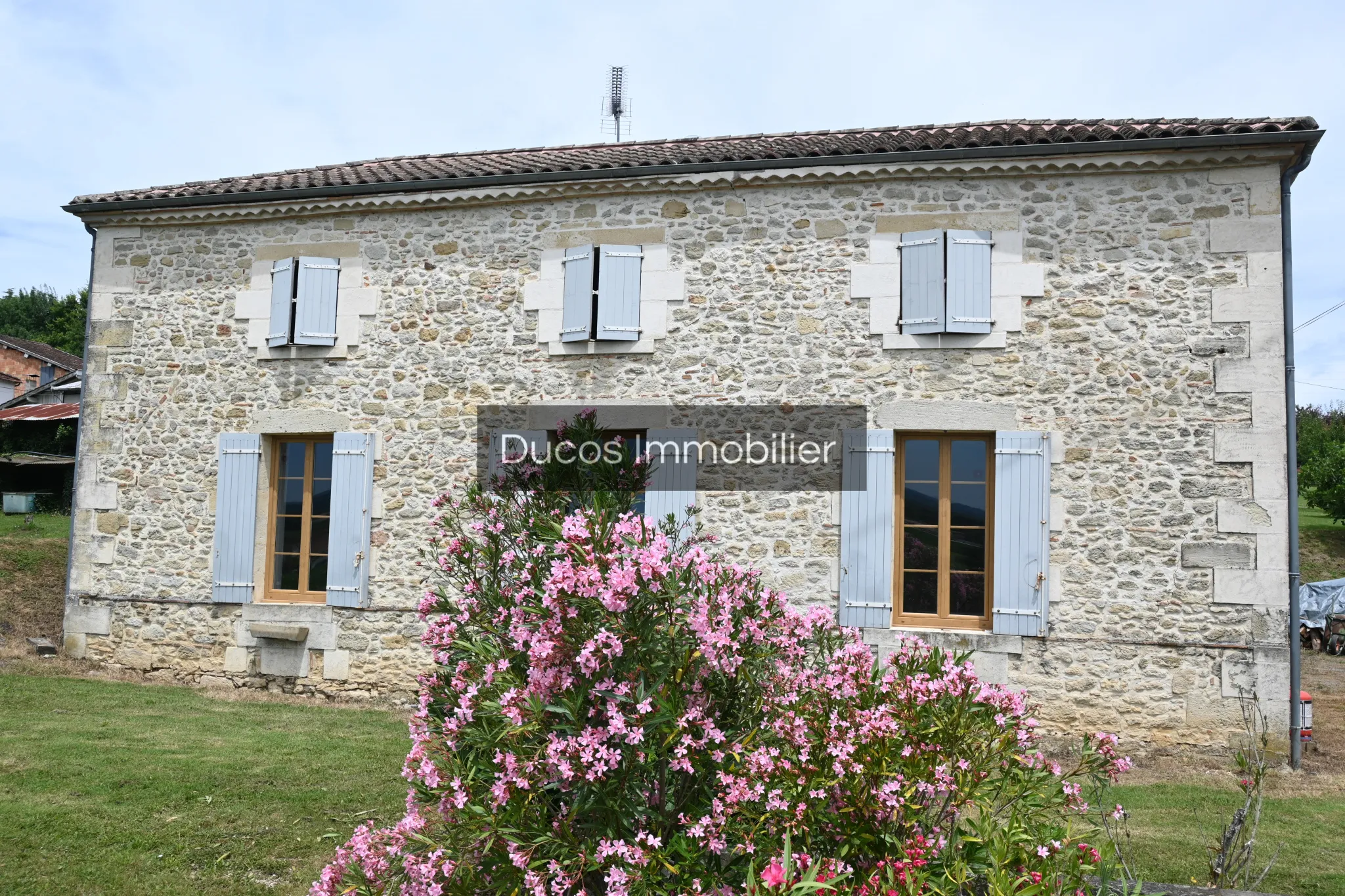 Maison en pierre à 1 h de Bordeaux 