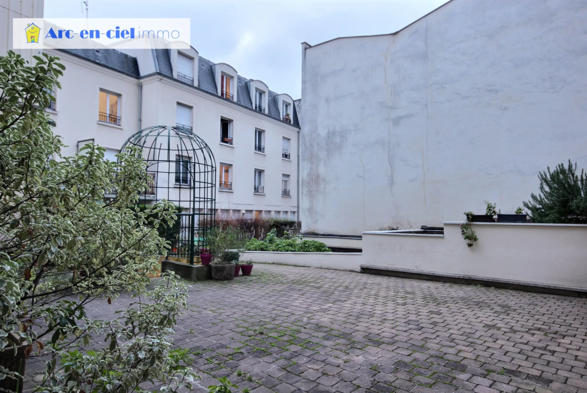 Studio for Sale in Paris 11 - Bastille Passage Thiéré 