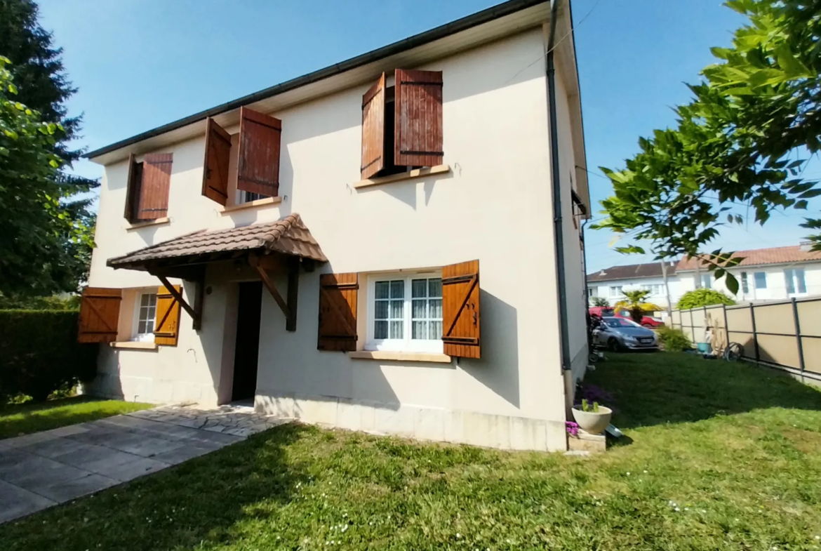 Propriété avec jardin et garage à Chancelade 