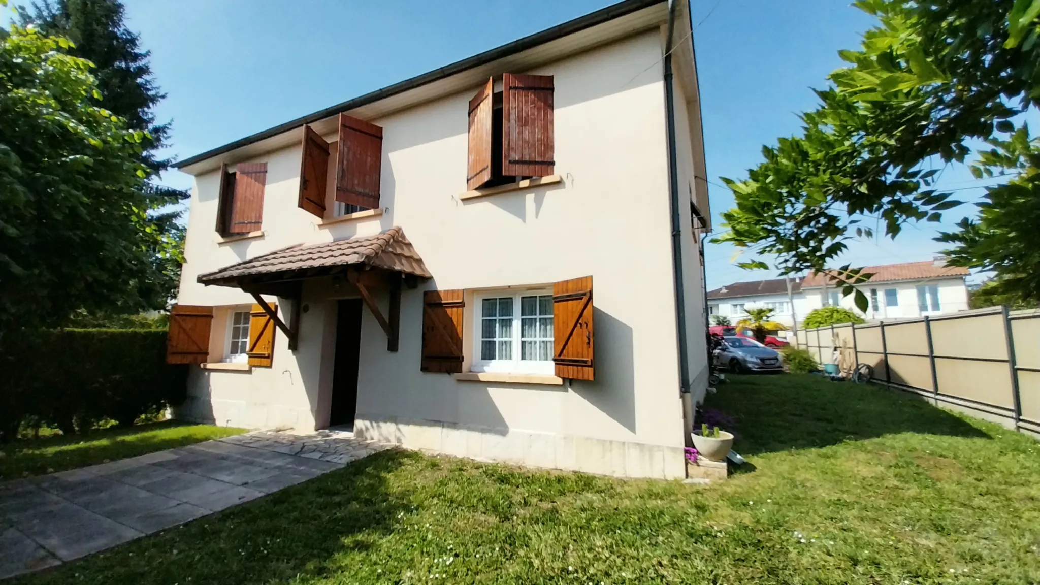 Propriété avec jardin et garage à Chancelade 