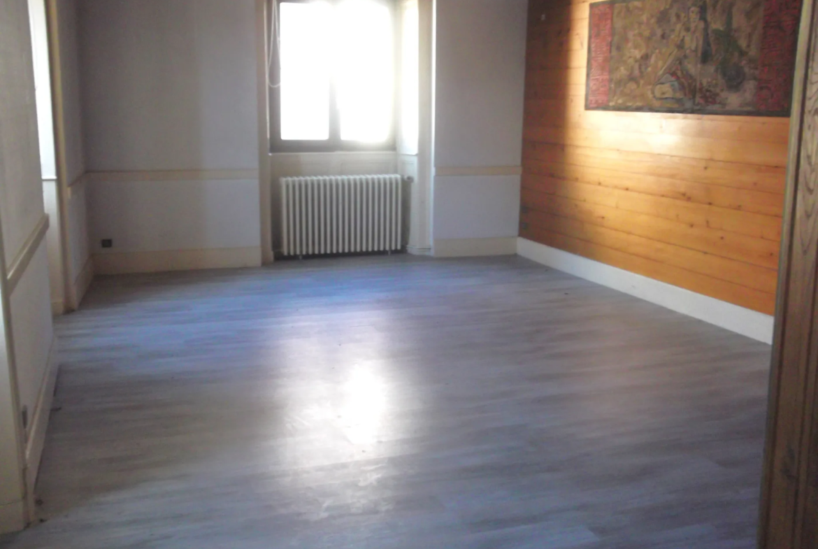 Immeuble de 210m2 au Centre de Baume les Dames 