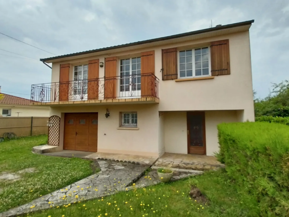 Propriété avec jardin et garage à Chancelade