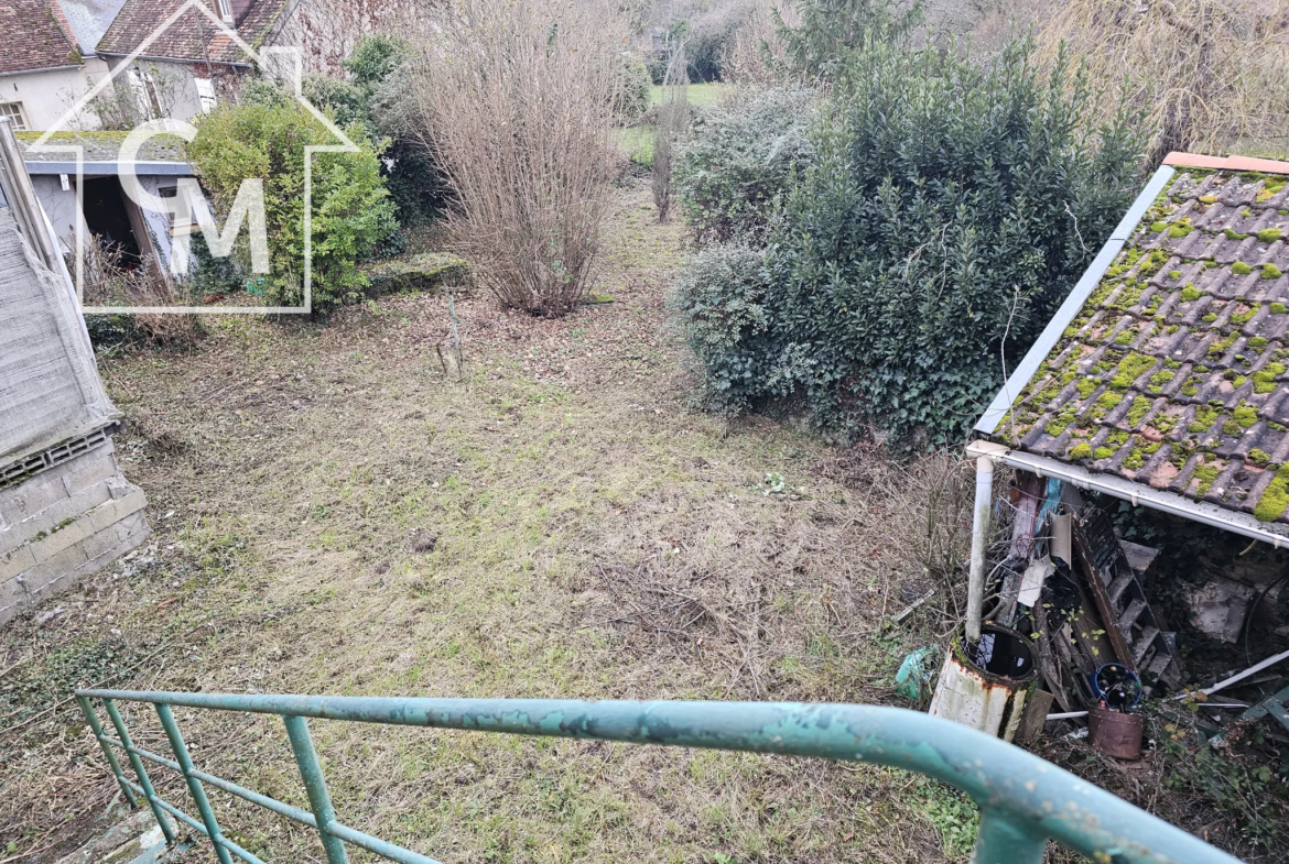 Maison de ville avec jardin à Garigny 