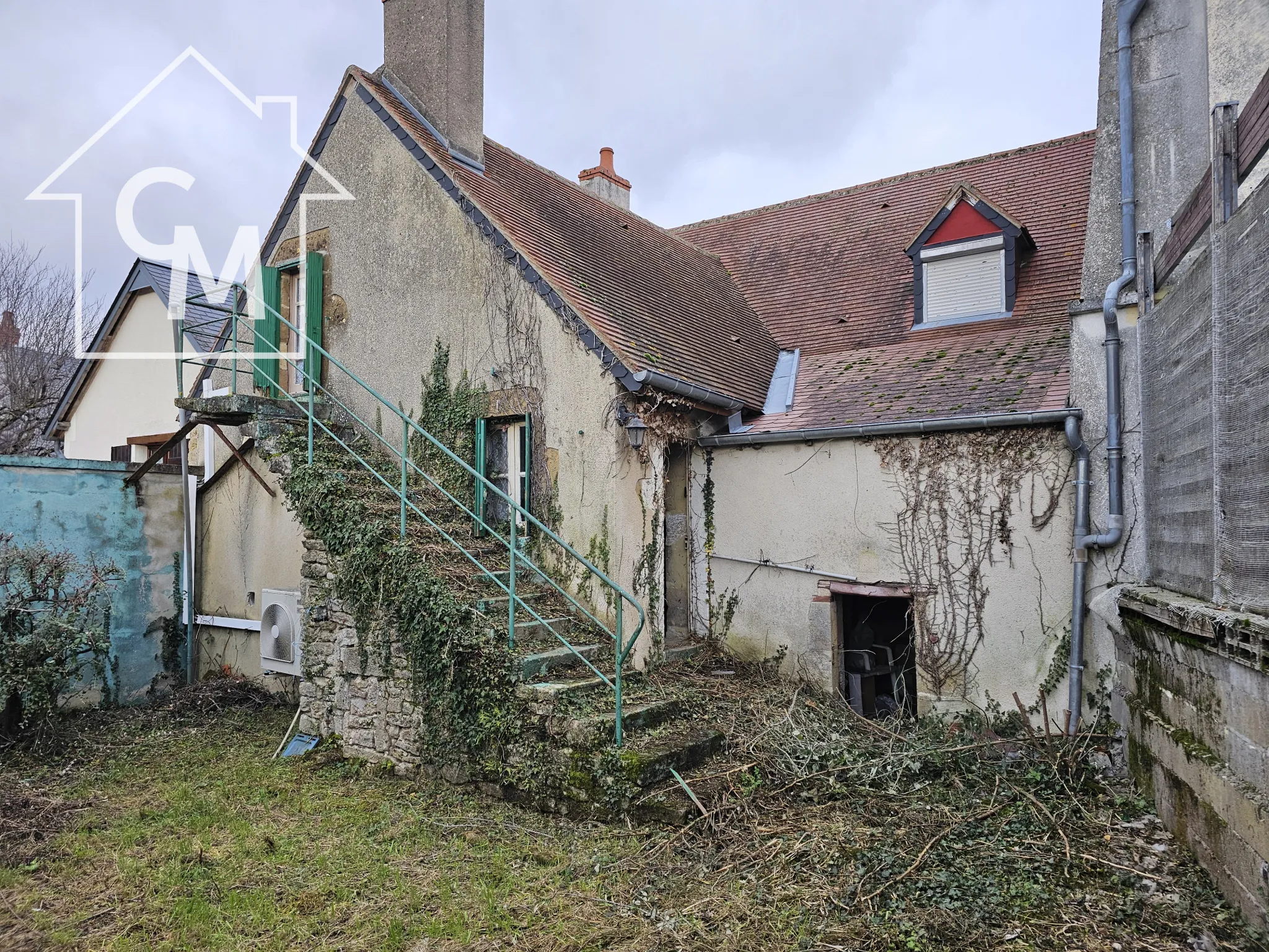 Maison de ville avec jardin à Garigny 