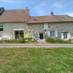 Belle Maison en Pierres avec Jardin à Roches