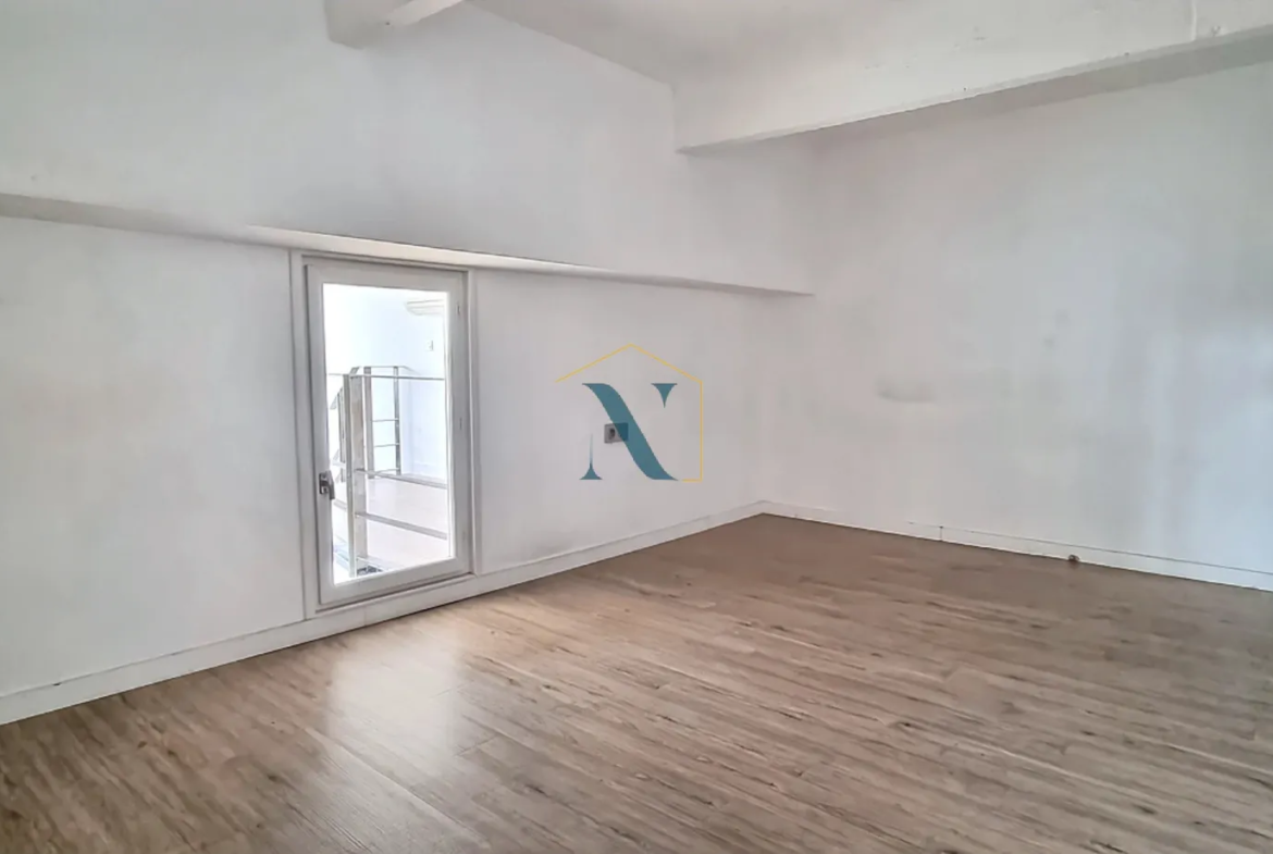 Magnifique Loft T4 Duplex avec Balcon et Parking 2 Voitures à Roubaix 