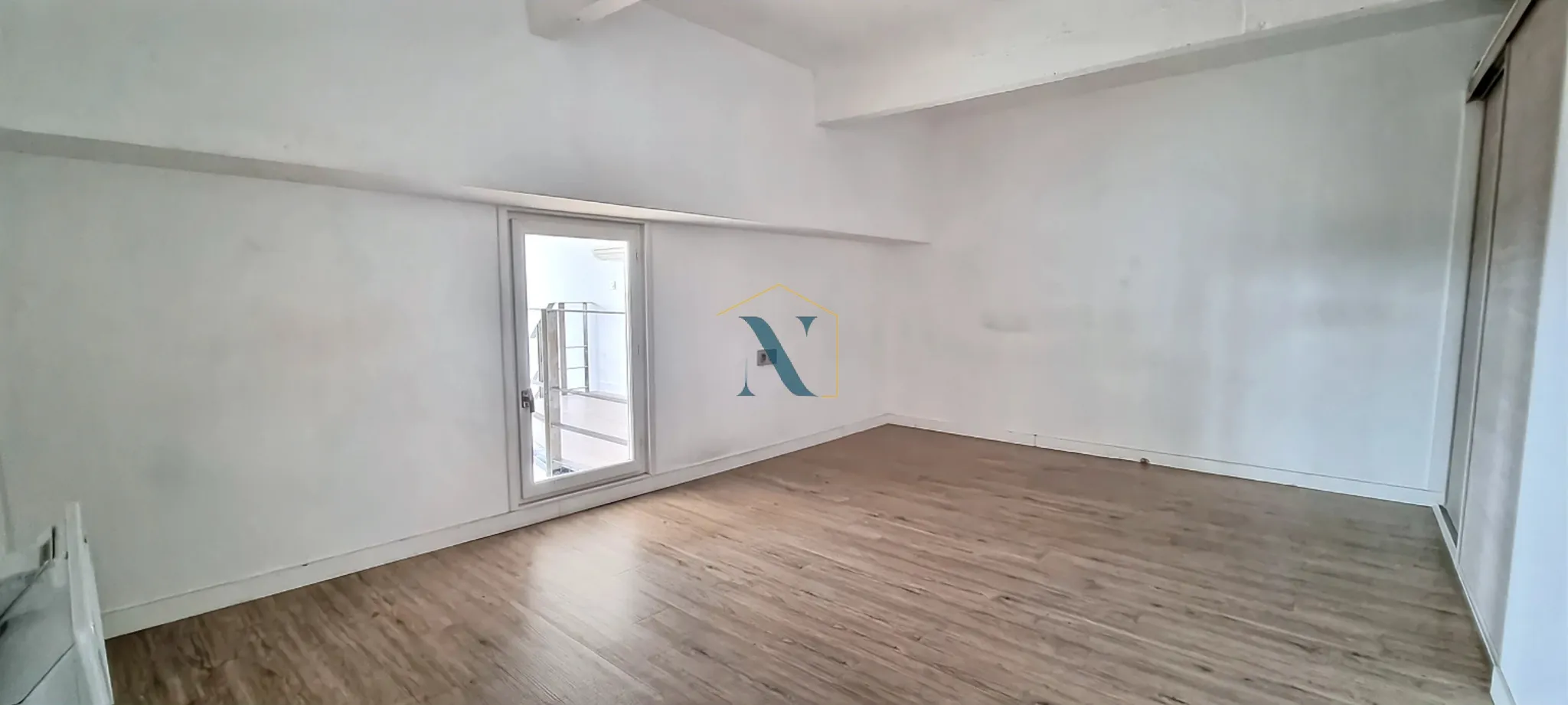 Magnifique Loft T4 Duplex avec Balcon et Parking 2 Voitures à Roubaix 