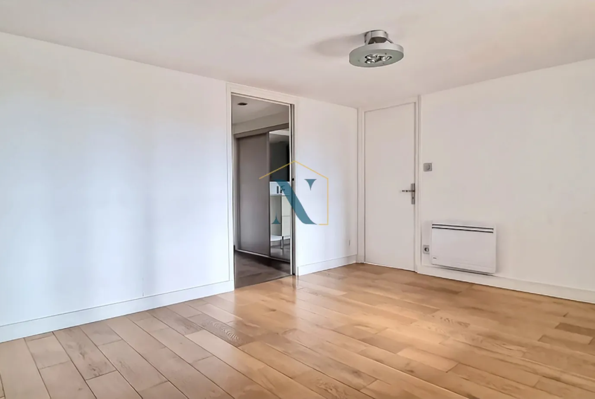 Magnifique Loft T4 Duplex avec Balcon et Parking 2 Voitures à Roubaix 