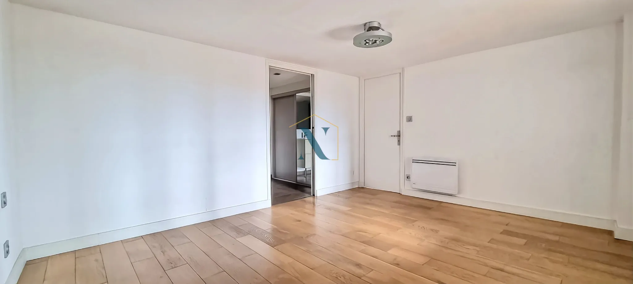 Magnifique Loft T4 Duplex avec Balcon et Parking 2 Voitures à Roubaix 