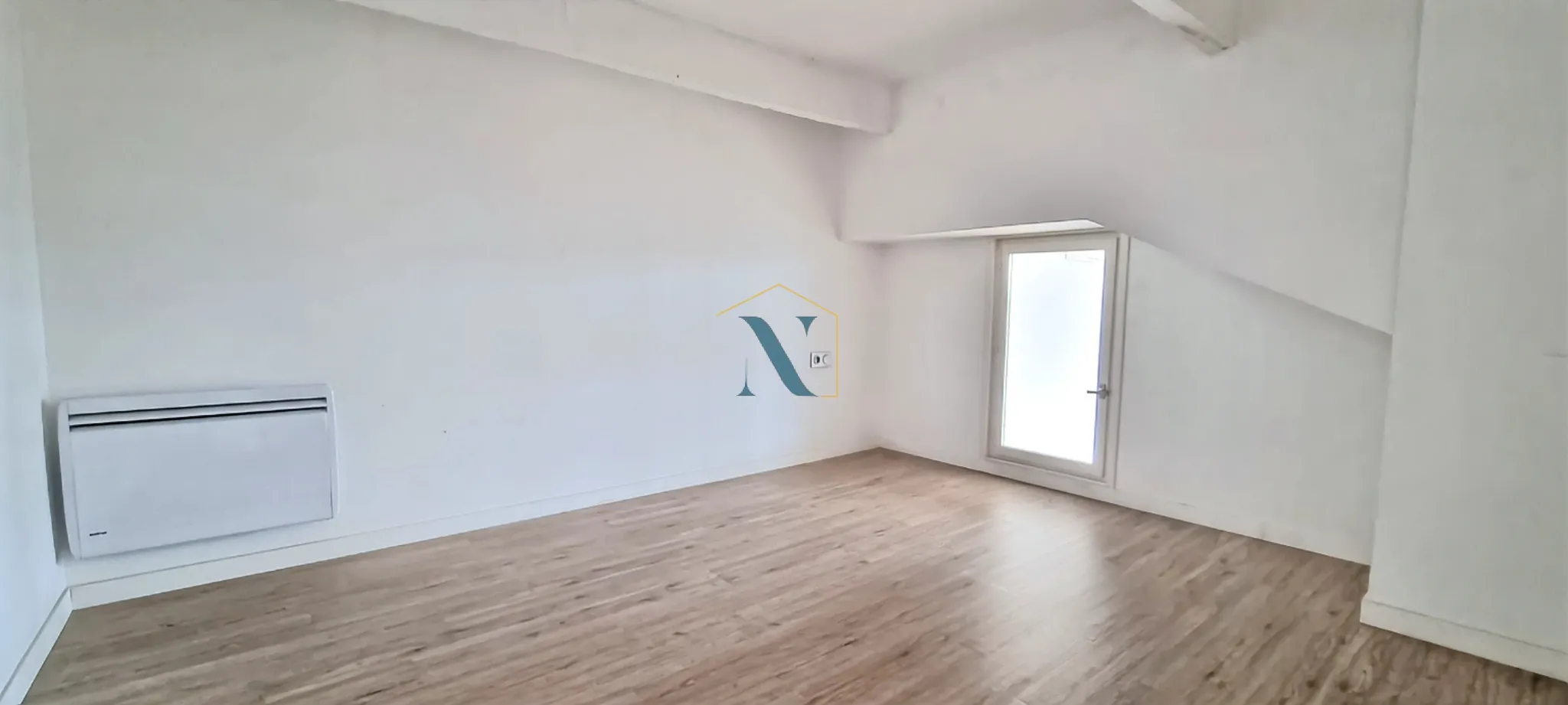 Magnifique Loft T4 Duplex avec Balcon et Parking 2 Voitures à Roubaix 