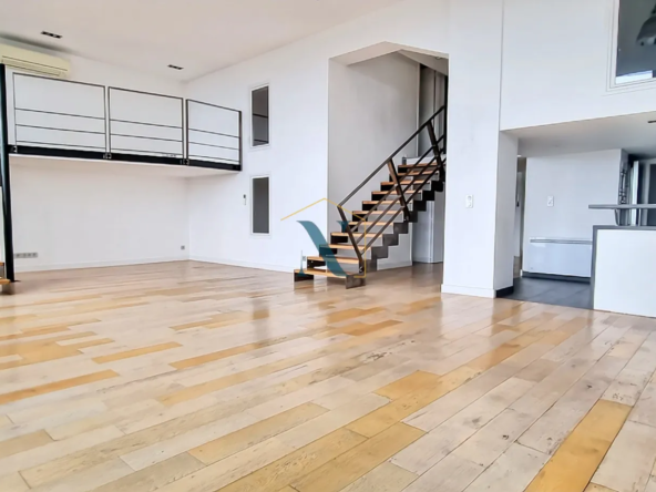 Magnifique Loft T4 Duplex avec Balcon et Parking 2 Voitures à Roubaix