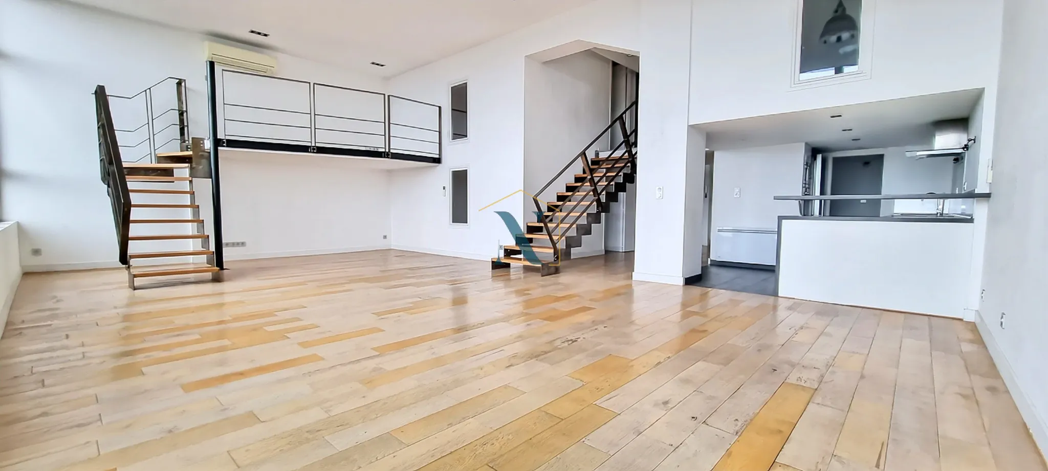 Magnifique Loft T4 Duplex avec Balcon et Parking 2 Voitures à Roubaix 