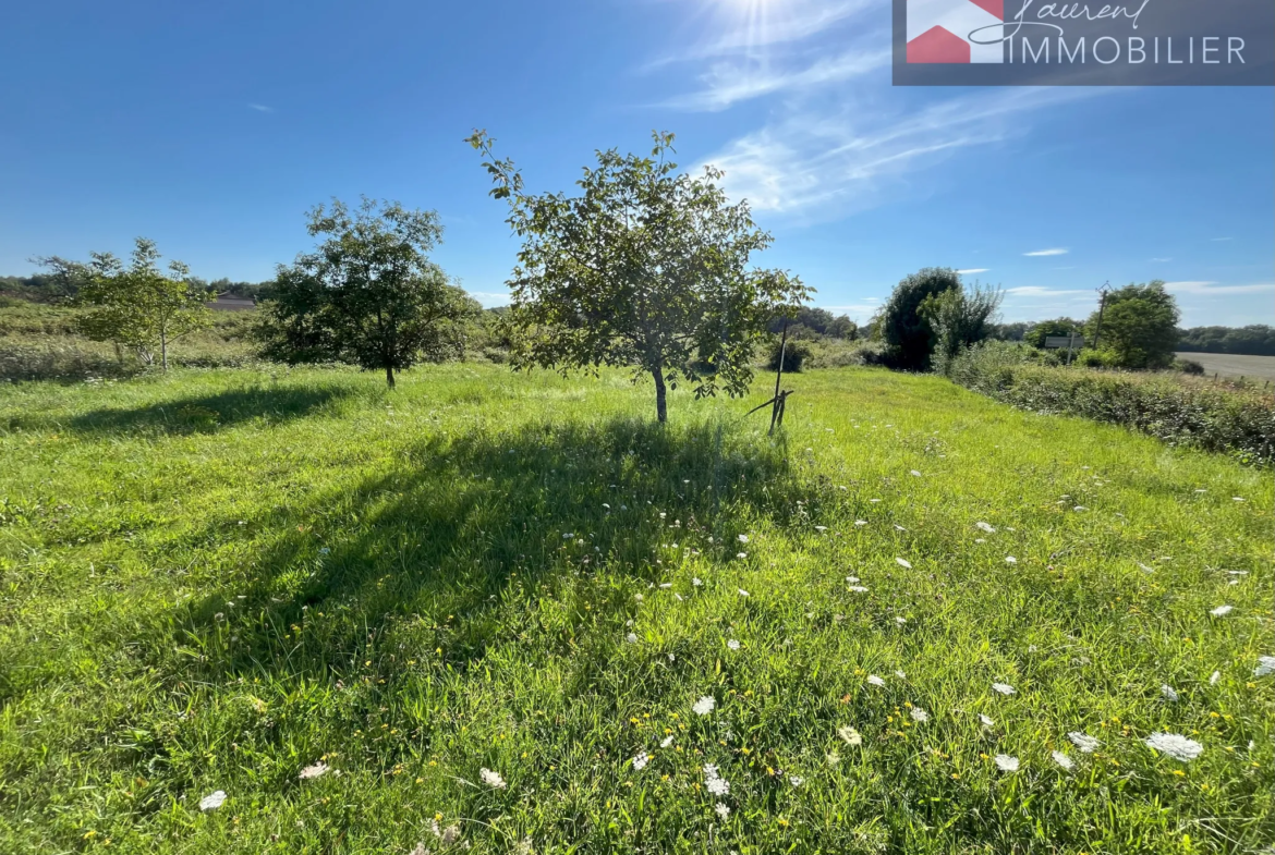 Terrain plat de 1 221 m2 à Boissey 