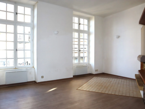 Appartement atypique en triplex à Autun