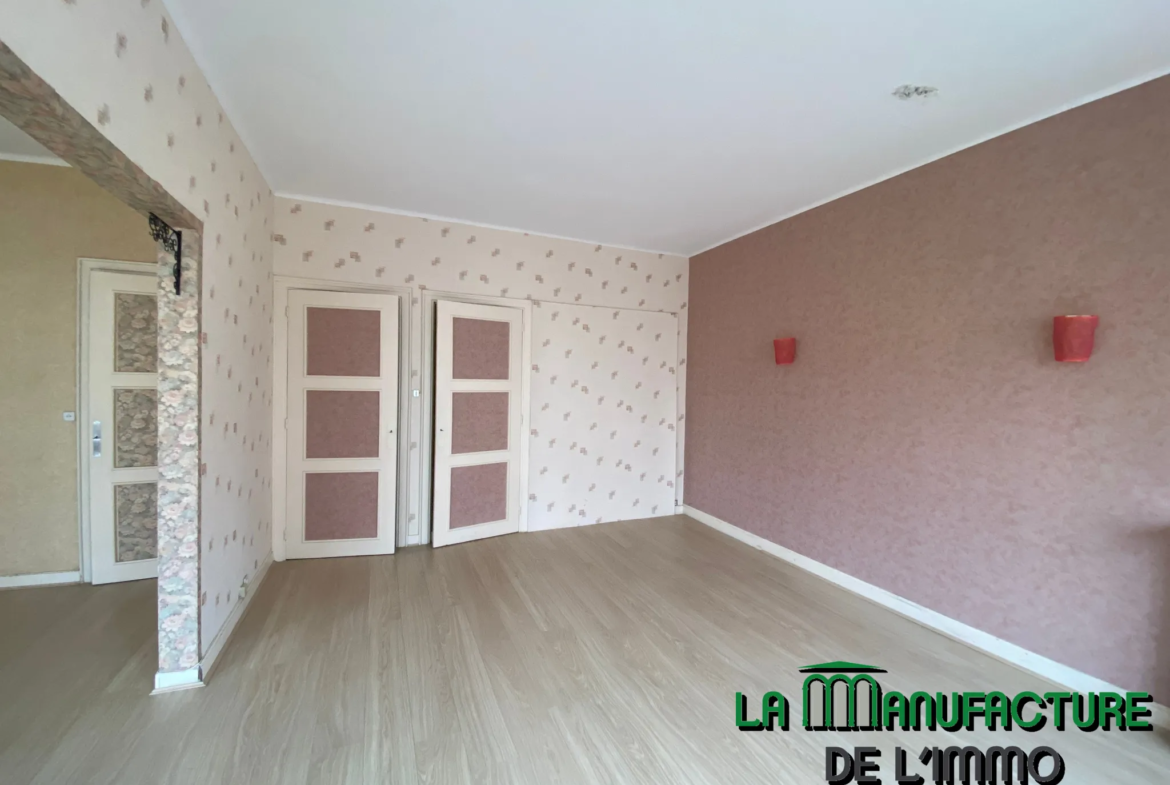 Appartement F6 avec balcon / Place Fourneyron 