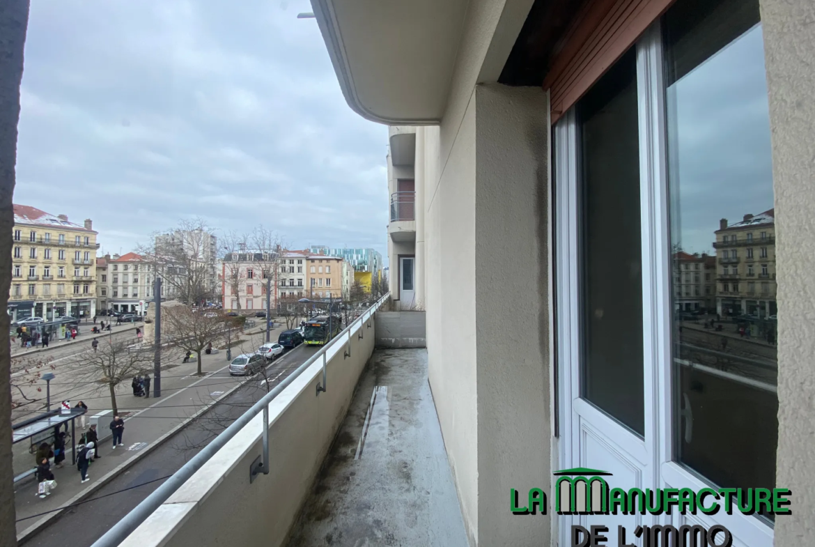 Appartement F6 avec balcon / Place Fourneyron 