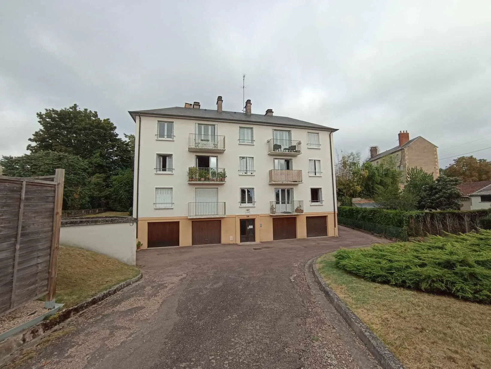 Appartement T3 à Nevers avec Garage Fermé et Cave 