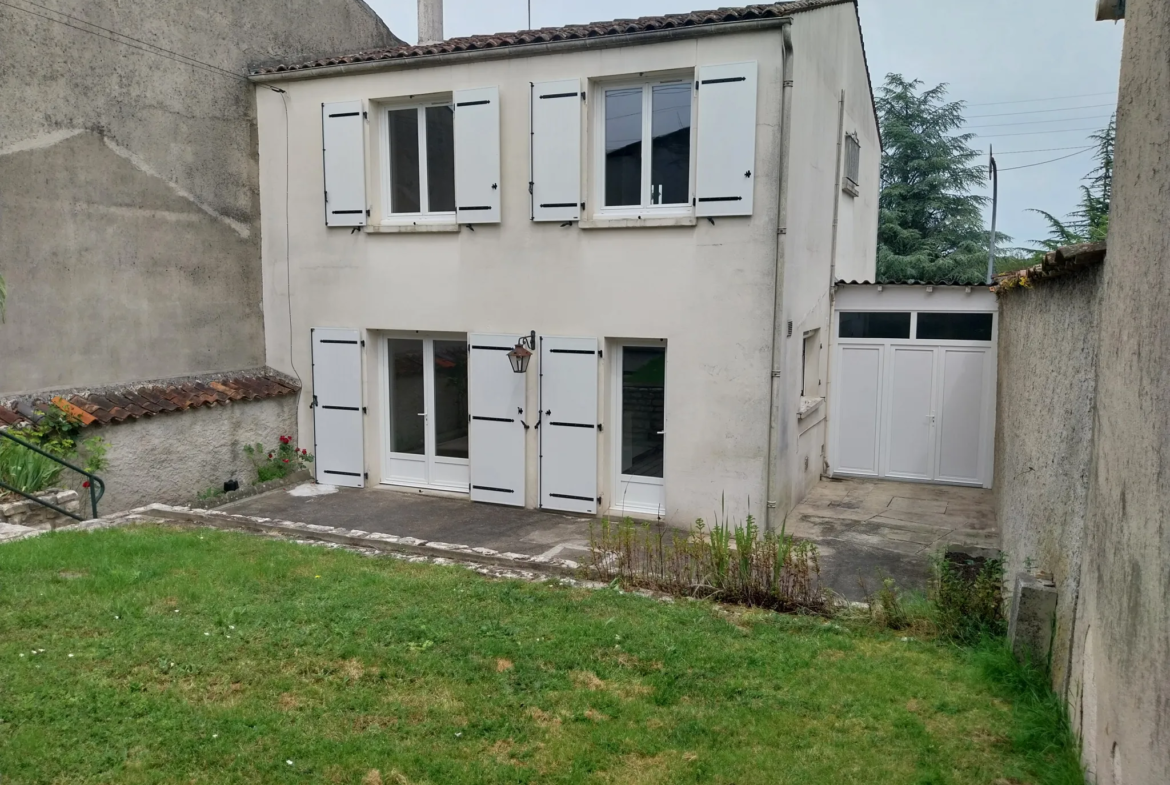 Maison de Ville Spacieuse et Lumineuse à St Jacques, Cognac 