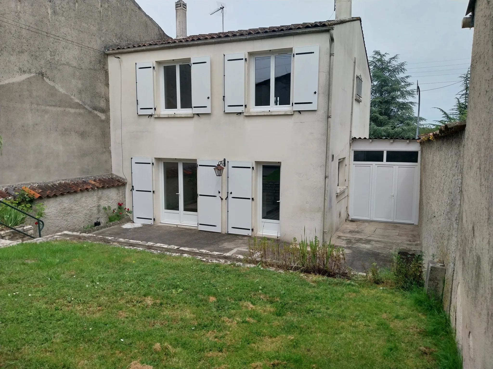 Maison de Ville Spacieuse et Lumineuse à St Jacques, Cognac 