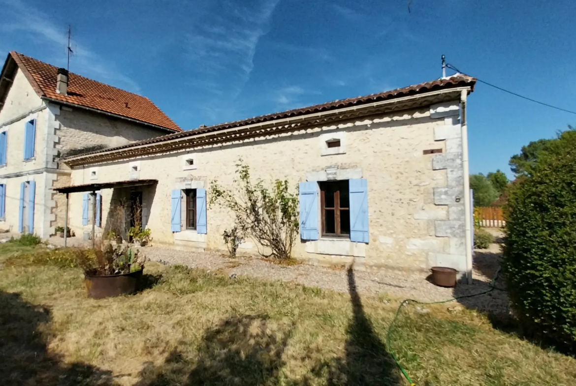 Maison en Pierre avec 5 Chambres et Piscine à Razac sur L'Isle 