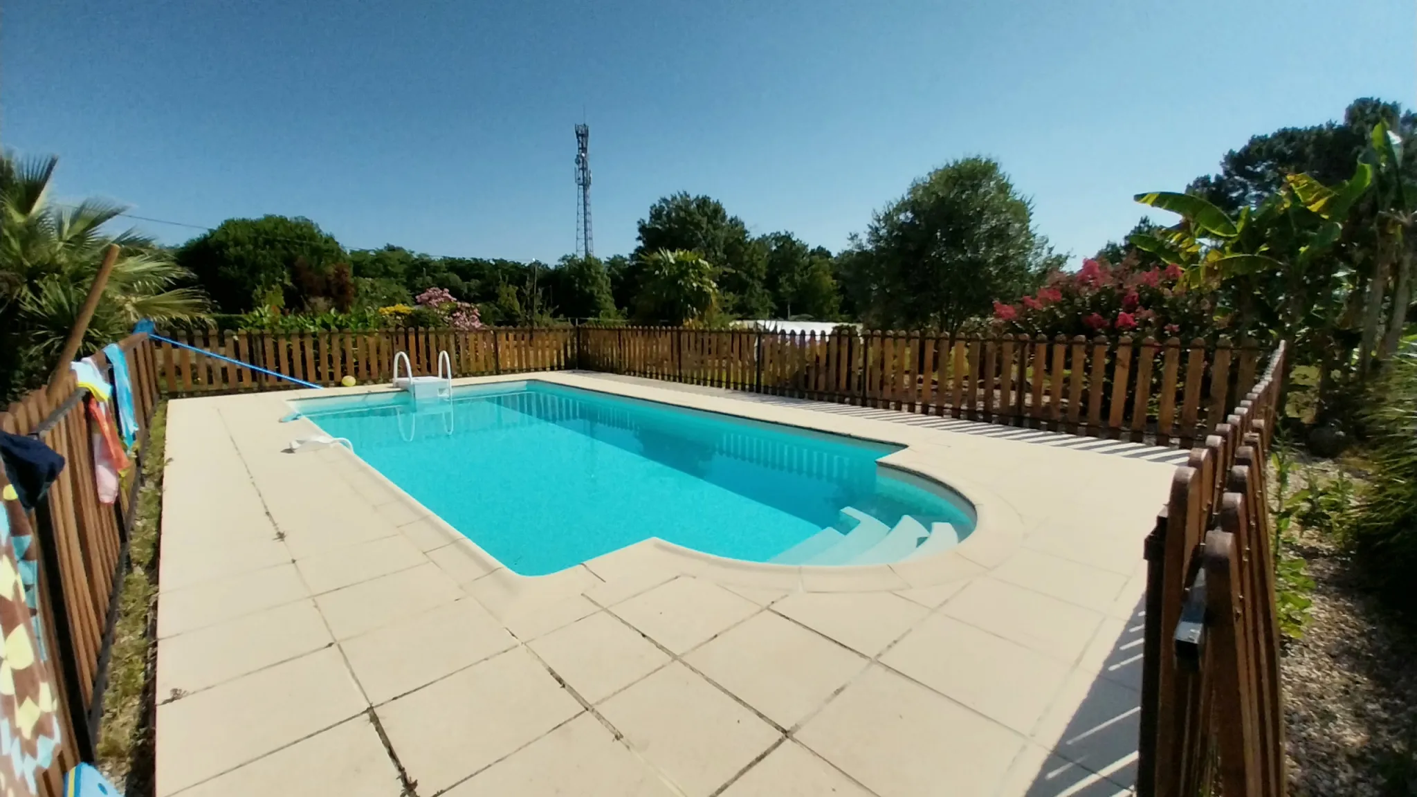 Maison en Pierre avec 5 Chambres et Piscine à Razac sur L'Isle 