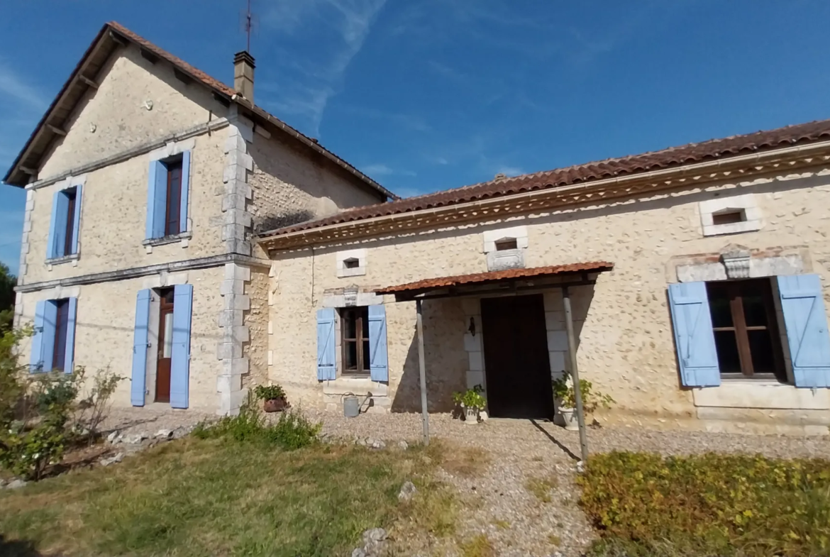 Maison en Pierre avec 5 Chambres et Piscine à Razac sur L'Isle 