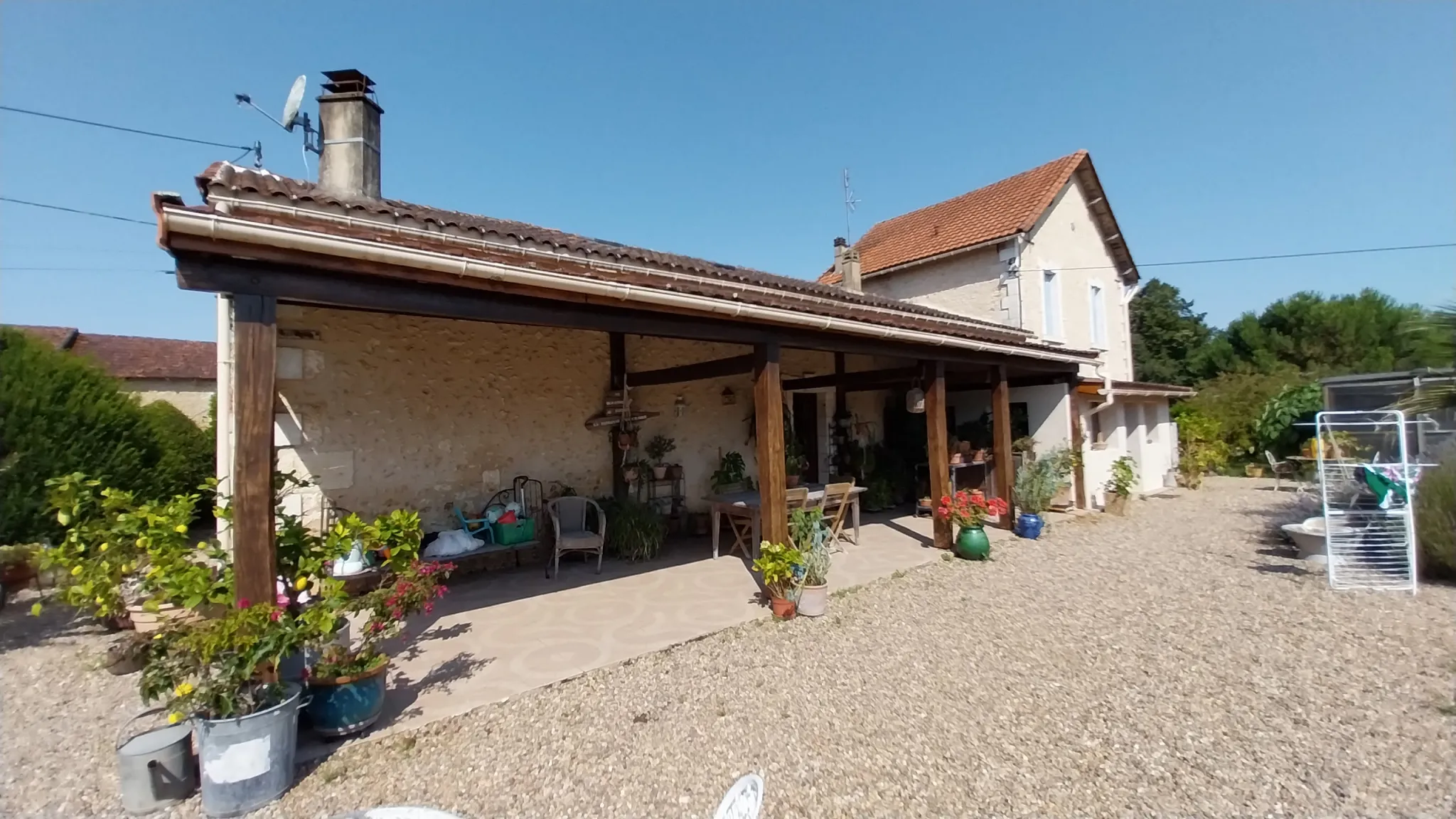 Maison en Pierre avec 5 Chambres et Piscine à Razac sur L'Isle 