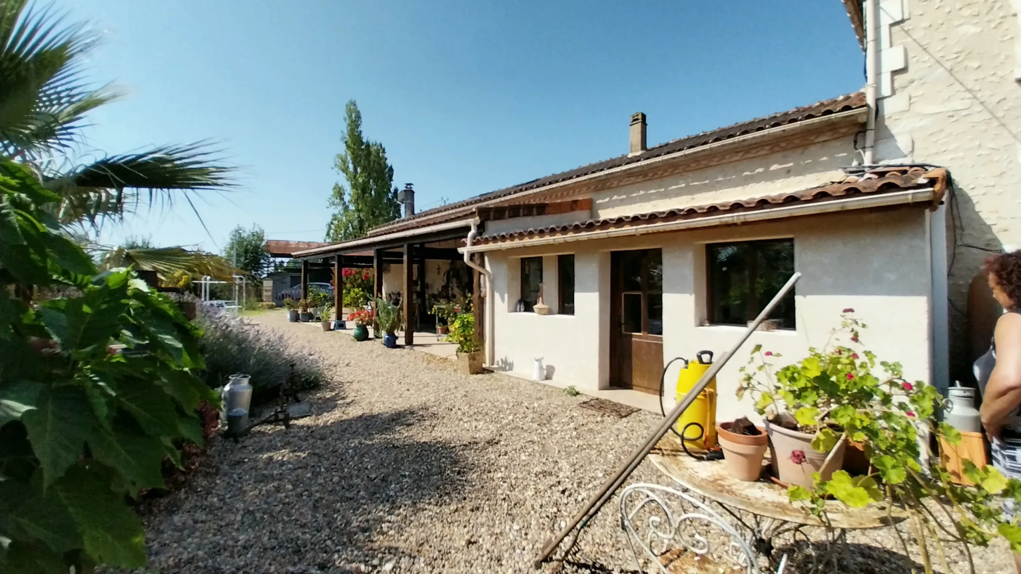 Maison en Pierre avec 5 Chambres et Piscine à Razac sur L'Isle 