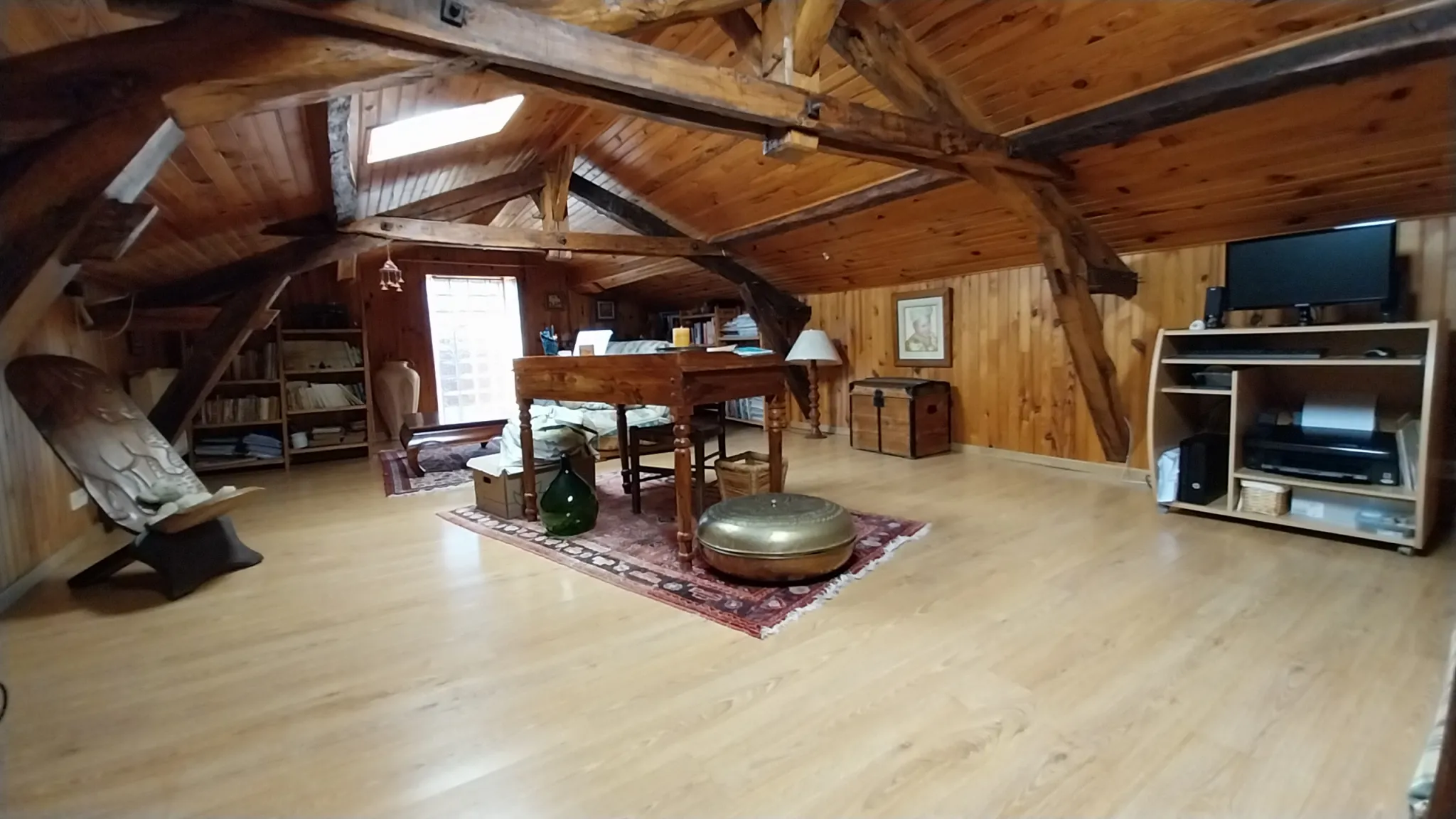 Maison en Pierre avec 5 Chambres et Piscine à Razac sur L'Isle 