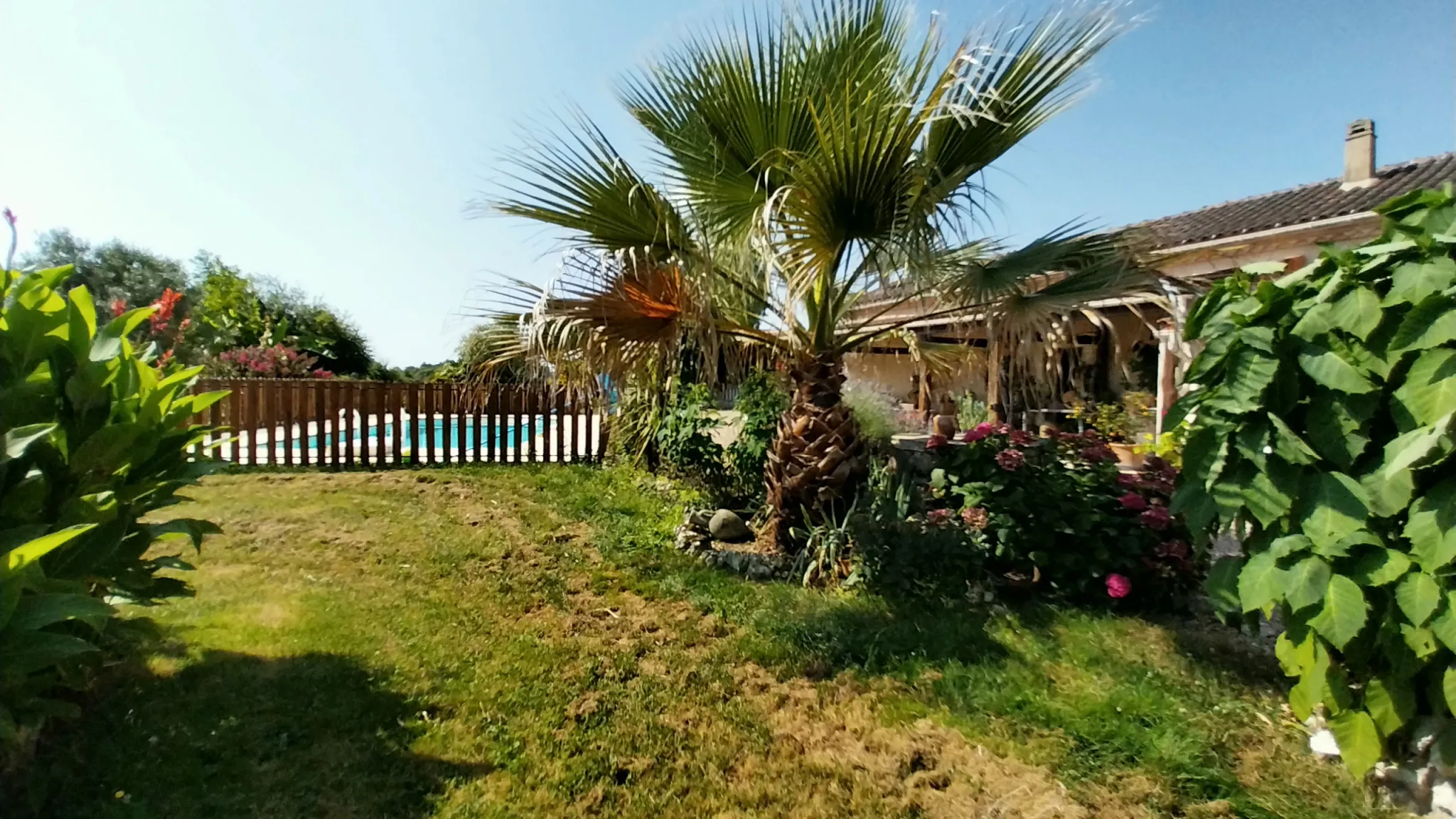 Maison en Pierre avec 5 Chambres et Piscine à Razac sur L'Isle 