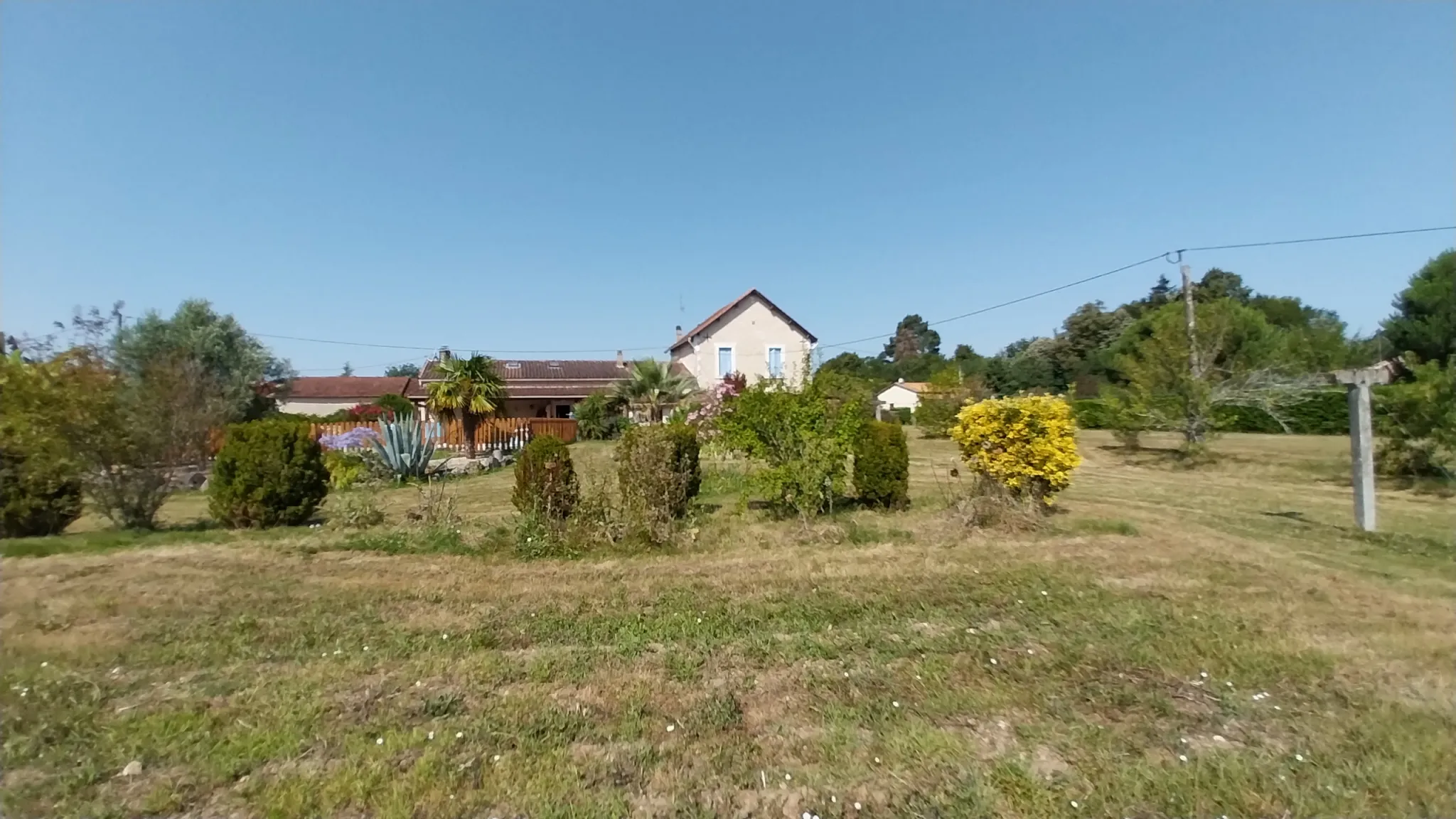 Maison en Pierre avec 5 Chambres et Piscine à Razac sur L'Isle 