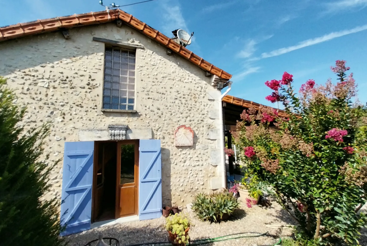 Maison en Pierre avec 5 Chambres et Piscine à Razac sur L'Isle 