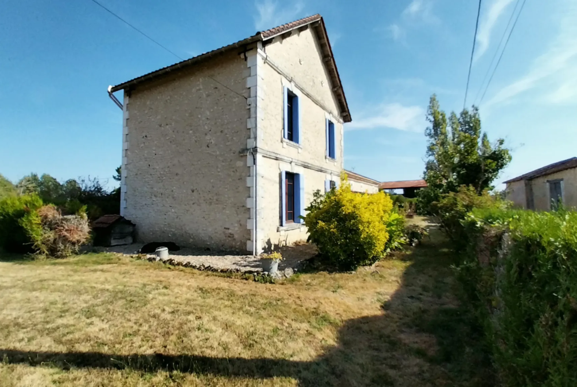 Maison en Pierre avec 5 Chambres et Piscine à Razac sur L'Isle 