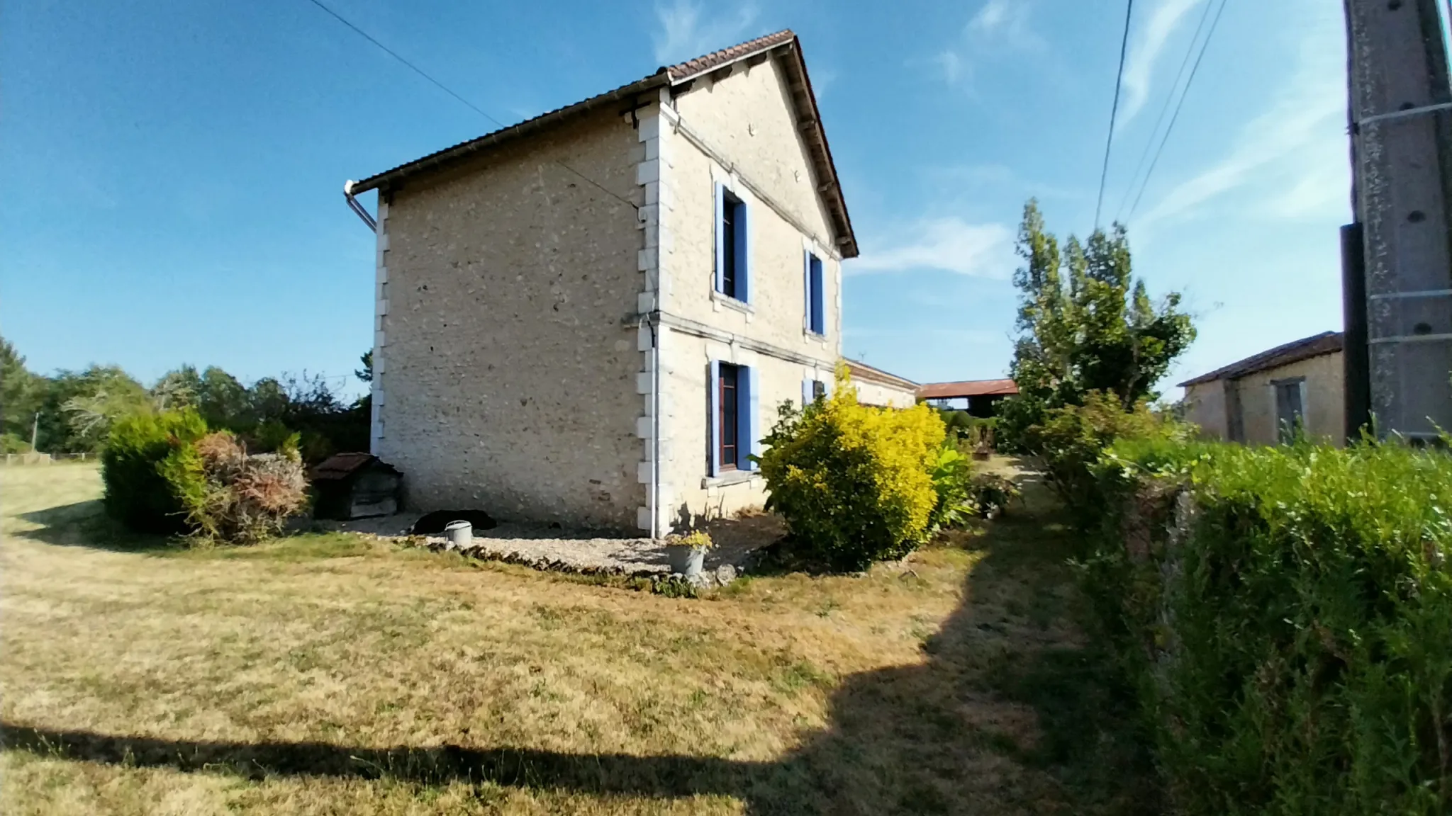 Maison en Pierre avec 5 Chambres et Piscine à Razac sur L'Isle 