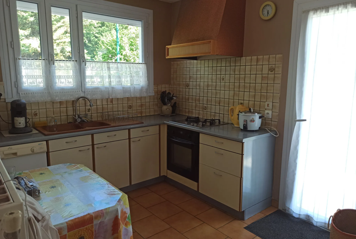 Charming 140 sqm House in Creuzier le vieux with Garden 